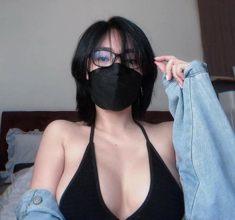 Poon Wrunya かわいいポルノスター ギャラリー