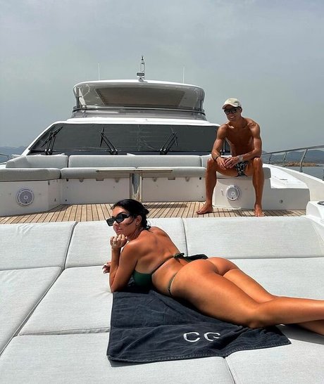 Georgina Rodriguez セクシーなポルノスター ギャラリー