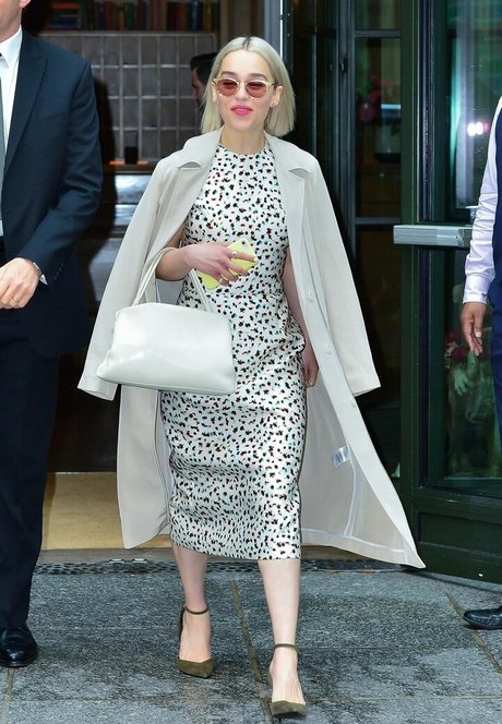 Emilia Clarke 完璧なポルノスター 画像