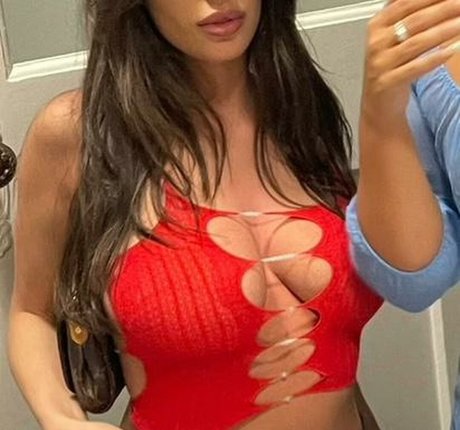 Bianca Censori 限定モデル 画像