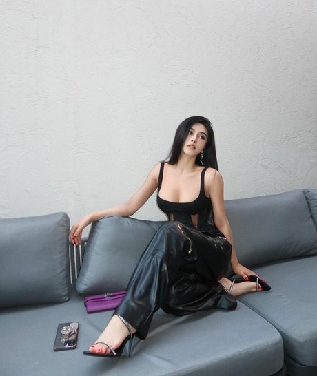 June Gong アダルトスター 写真