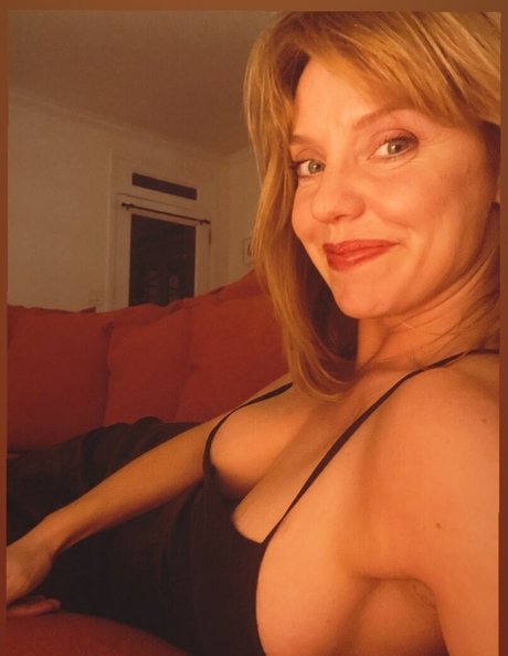 Kelli Garner セクシーなポルノスター 写真