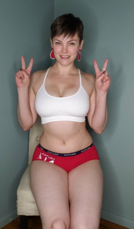 Bree Daniels 裸のモデル 画像