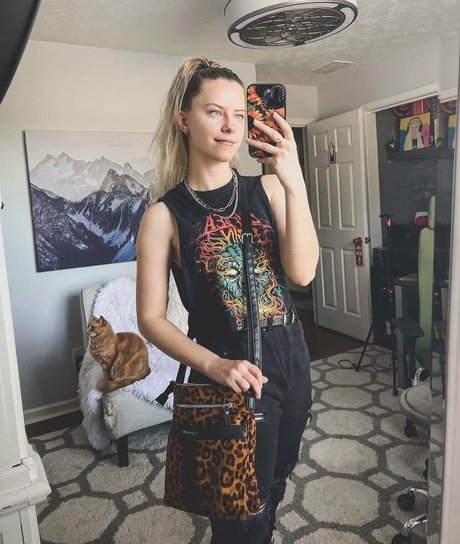 NoisyButters ポルノスター セクシー 写真