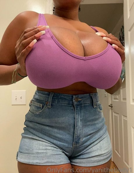 Yanithebbody1 ポルノスター HD 写真