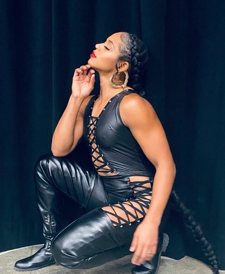 Bianca Belair ヌードモデル 画像