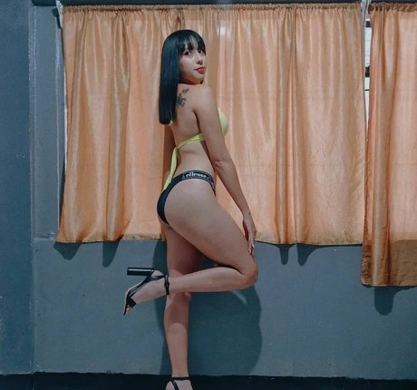 Dani Arce ヌードモデル 写真