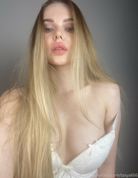 Tasya Mikhailova ヌードスター 写真