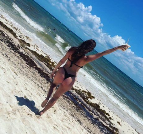 Imogen Thomas ポルノモデル 写真