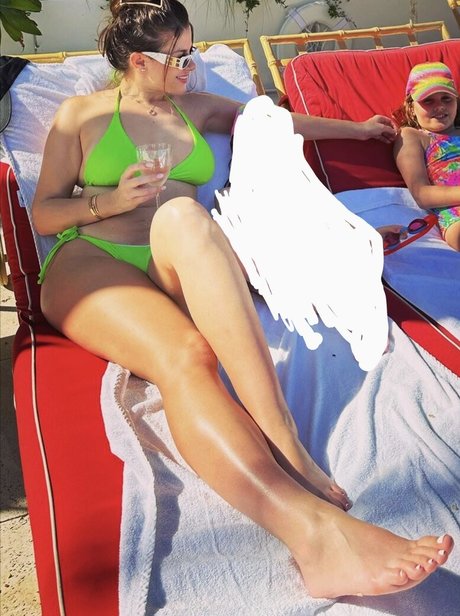 Imogen Thomas ポルノスター ヌード 写真