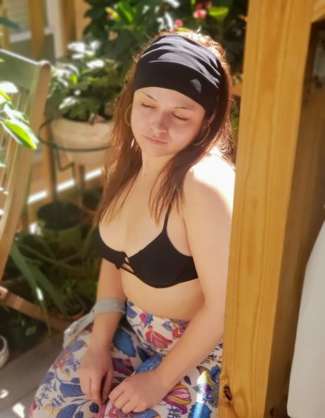 chloe loves attention ポルノスター エロティック 写真