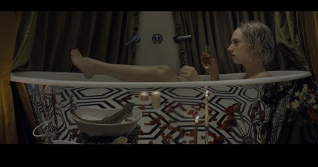 Maya Hawke セクシーモデル ギャラリー