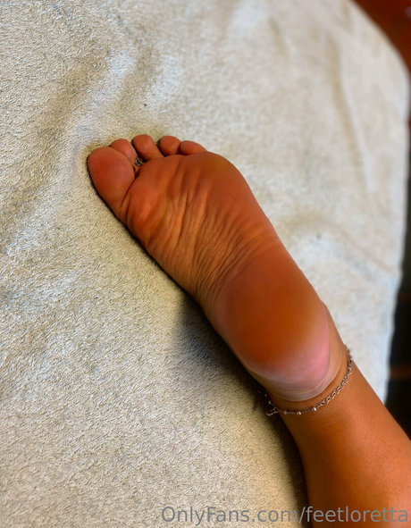 feetloretta ポルノモデル 写真