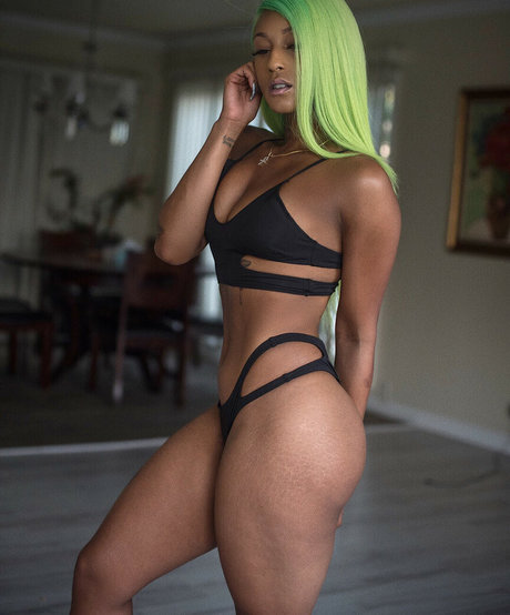 Mizz Twerksum セクシーなスター 画像