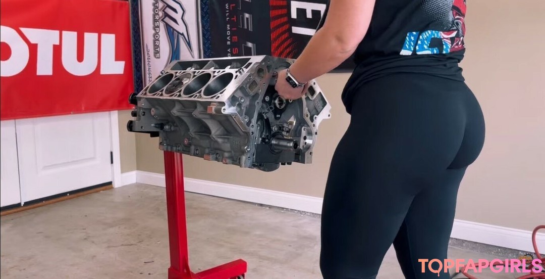 Britney Automotive かわいいモデル 画像