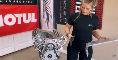 Britney Automotive 裸のポルノスター アーカイブ