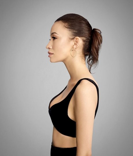 Christian Serratos HDモデル アーカイブ