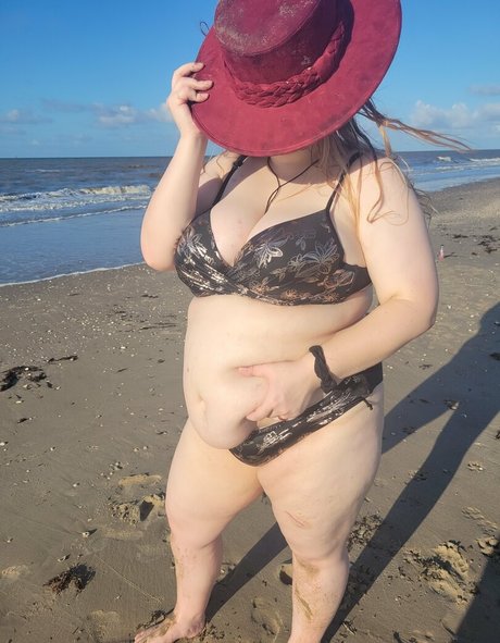 ぽっちゃりブロンドオンリーファンズ アダルト 写真