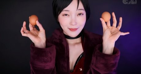 Eunzel ASMR ポルノスター ヌード 写真