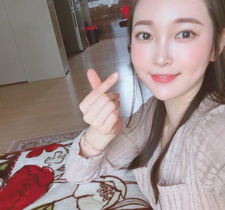 Eunzel ASMR スター 裸 写真