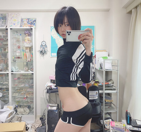 Iiniku Ushijima 限定モデル 写真