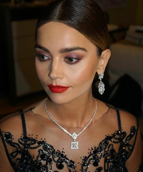 Jenna Louise Coleman トップモデル 画像