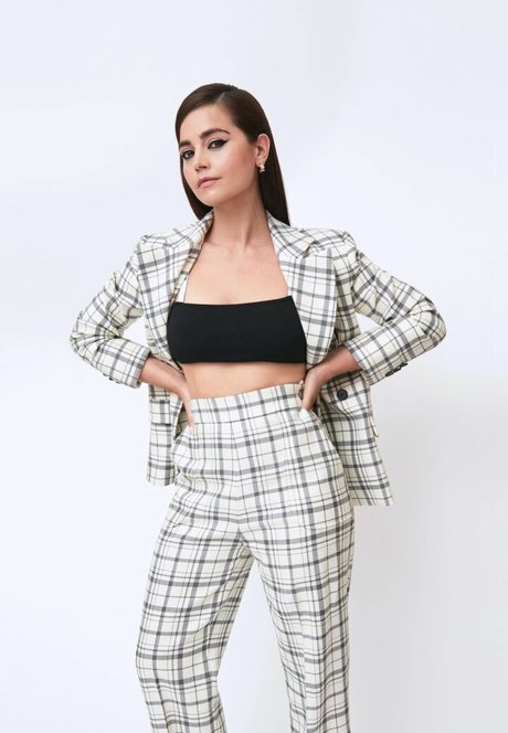 Jenna Louise Coleman アダルトモデル 写真