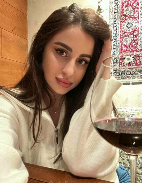 your habibi 高品質モデル 写真