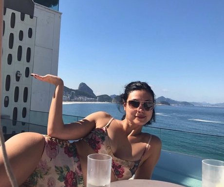 Morena Baccarin ヌード女優 写真