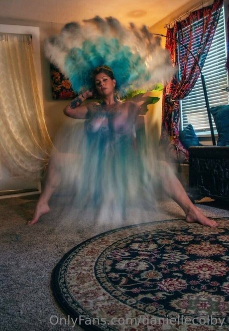 Danielle Colby 完璧なスター 画像