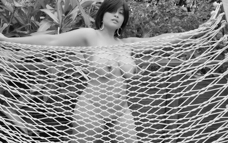 Aiysha Saagar ヌードスター 写真