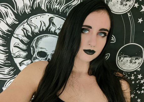 lilgothhunny ポルノスター アート 画像