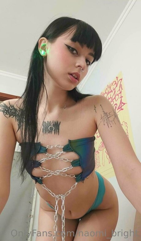 naomi bright ポルノスター アダルト 画像