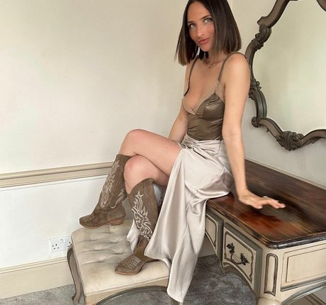 Maeva D Ascanio ホットなスター 画像