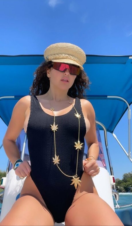 Elena Ora 素敵なスター 写真