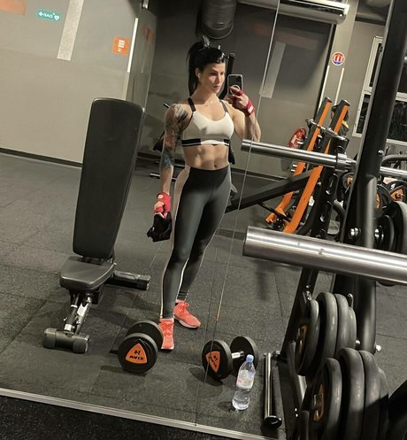 Victoria Carvalho 裸のモデル 画像