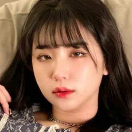 e chi h 完璧な女優 写真