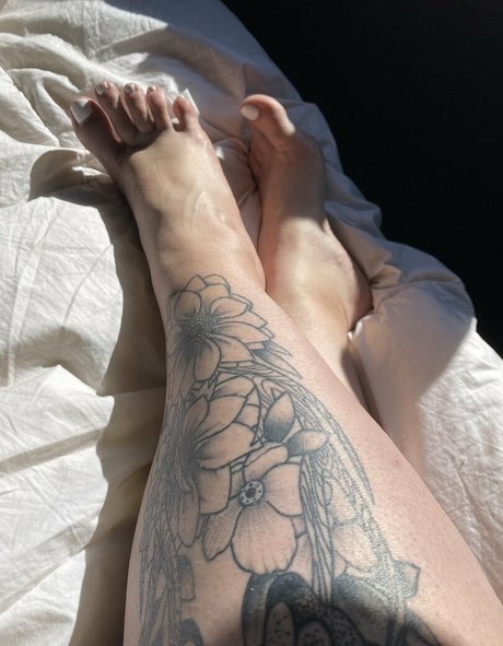 おっぱいを吸うOnlyFans ホットセックス 画像