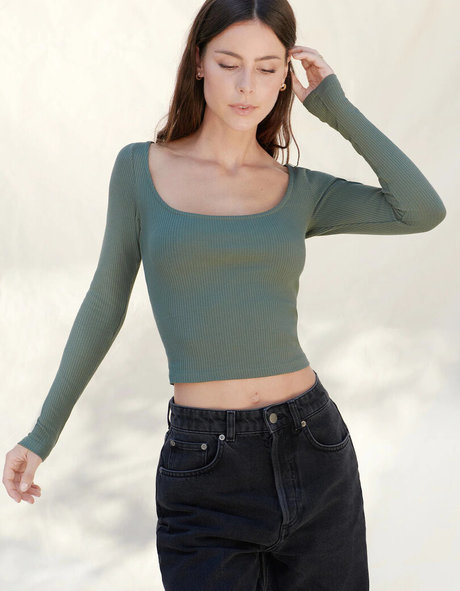 曲線美の熟女オンリーファンズ パーフェクト 写真