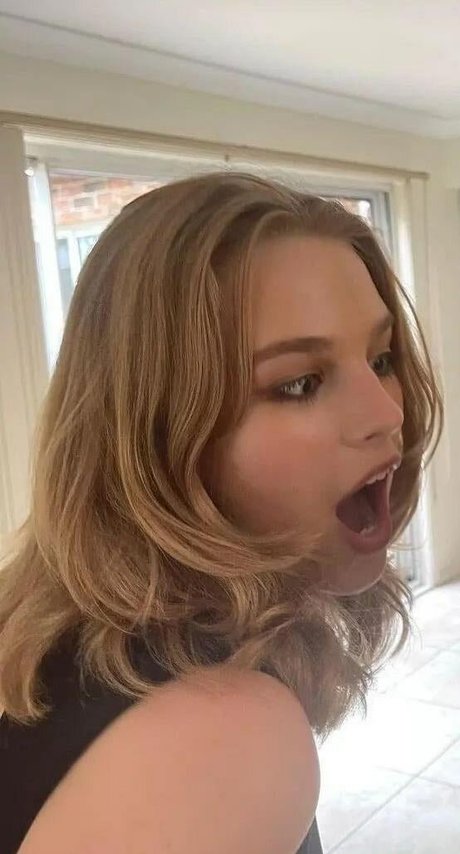 Teagan Croft 独占モデル 写真