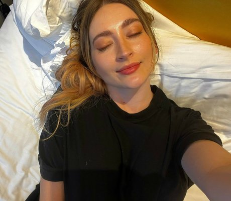 OnlyFansでチャット セクシーヌード 画像
