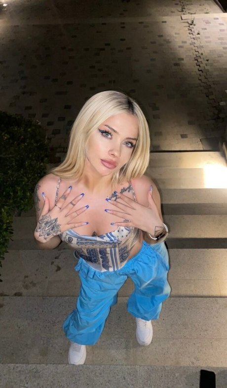 Elif Filyos セックスモデル 画像