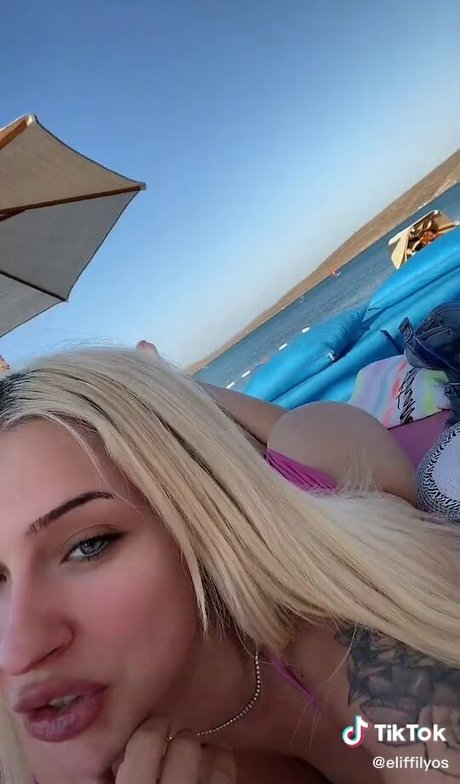 Elif Filyos エロティックなモデル 写真