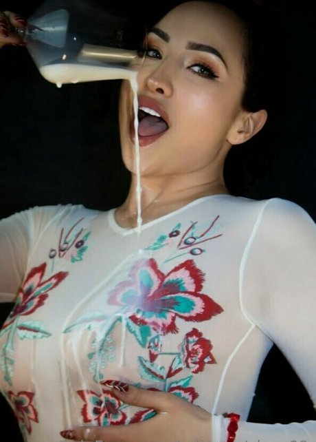 筋肉質な女性 オンリーファンズ 美しいヌード 写真