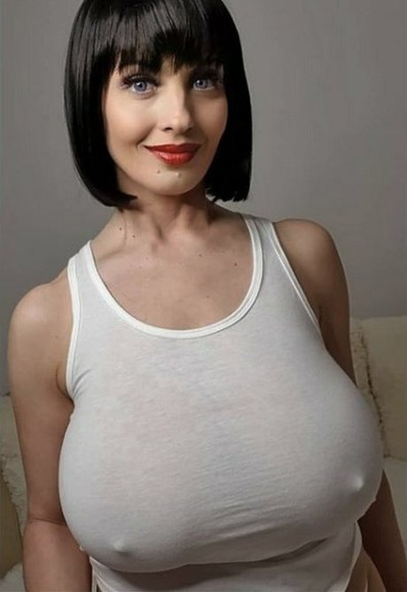 Lisa Bukawski ポルノスター 美しい 画像