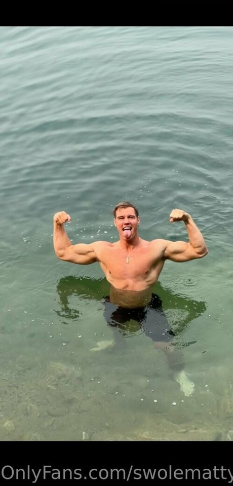 swolemattyy セクシーモデル 写真