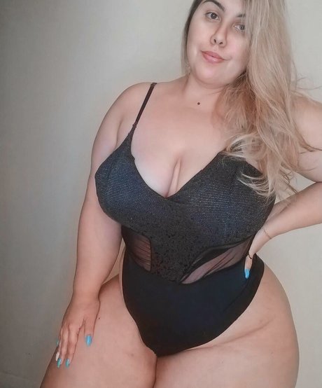 デカ尻ジーンズ OnlyFans 無料ヌード ギャラリー