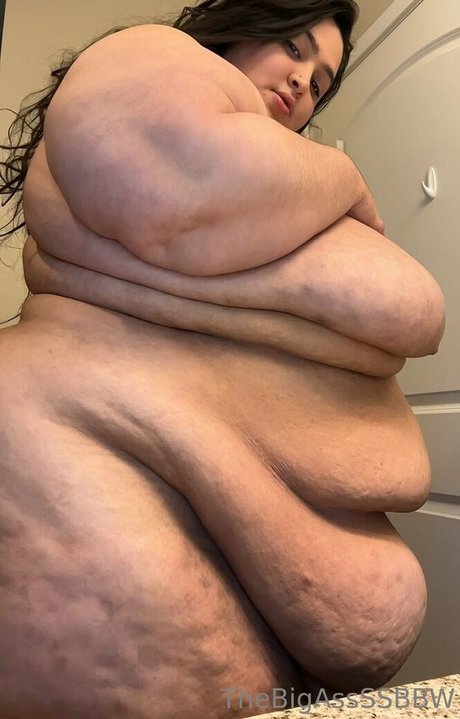 thebigassssbbw1 美しいモデル 画像