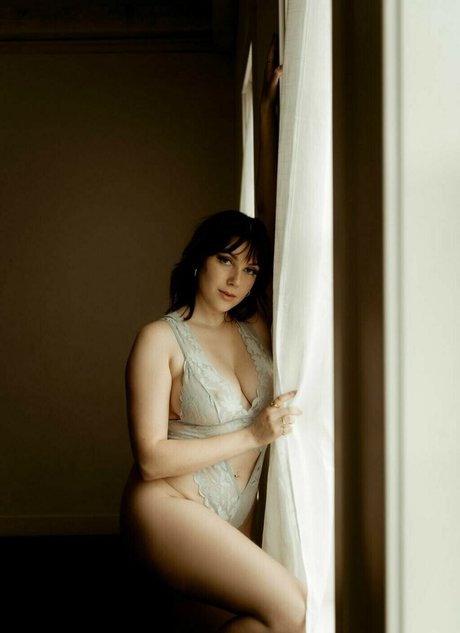 asmrbylisa ポルノスター エロティック 写真