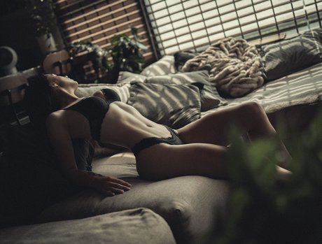 NIkkole Teja ポルノスター 写真
